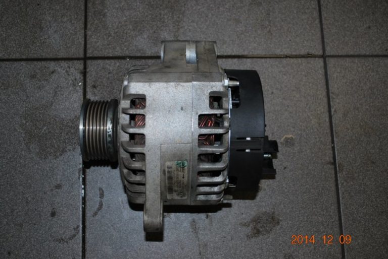 What does an alternator do picture